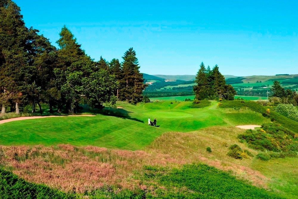 Golfistas en el campo de golf de Gleneagles (Queen’s) en Escocia