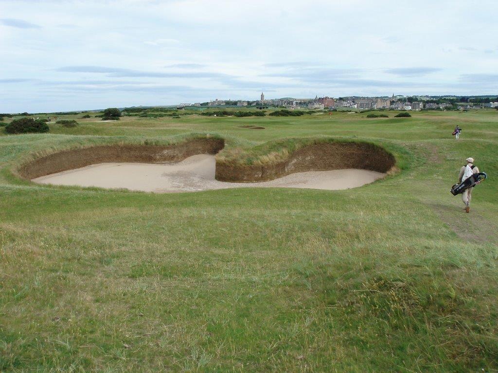 Bunker del campo de golf de Old Course de St Andrews en Escocia
