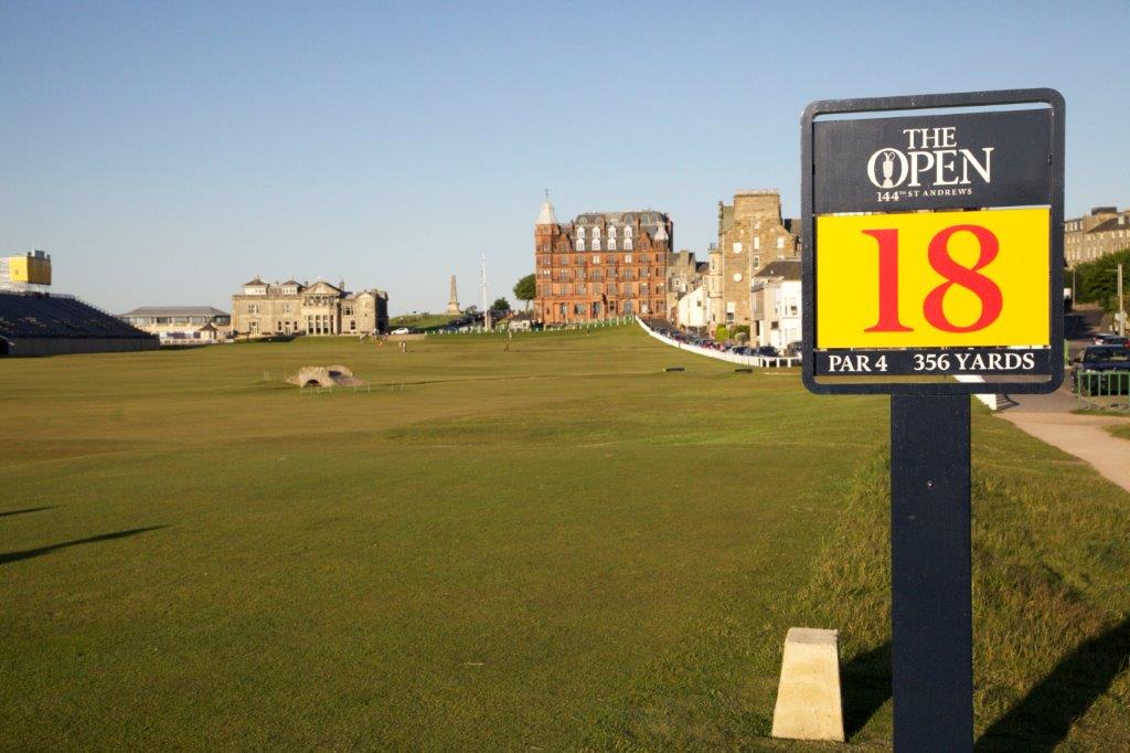 Hoyo 18 del campo de golf de Old Course de St Andrews en Escocia
