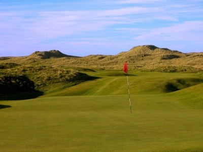 Green en el campo de golf de Freserburgh en Escocia