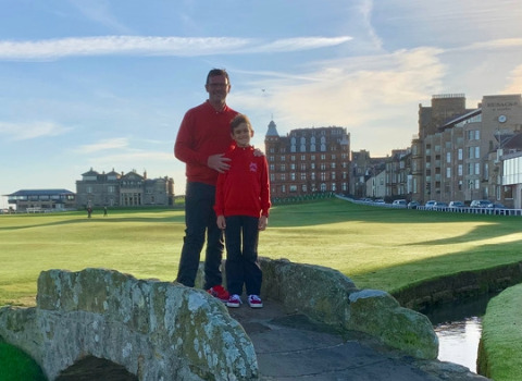 Vacaciones de golf del sr. Barnett en escocia